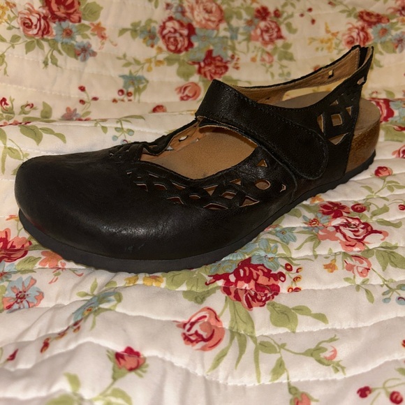 Think! Leather Mary Jane Slip On’s - Picture 7 of 10